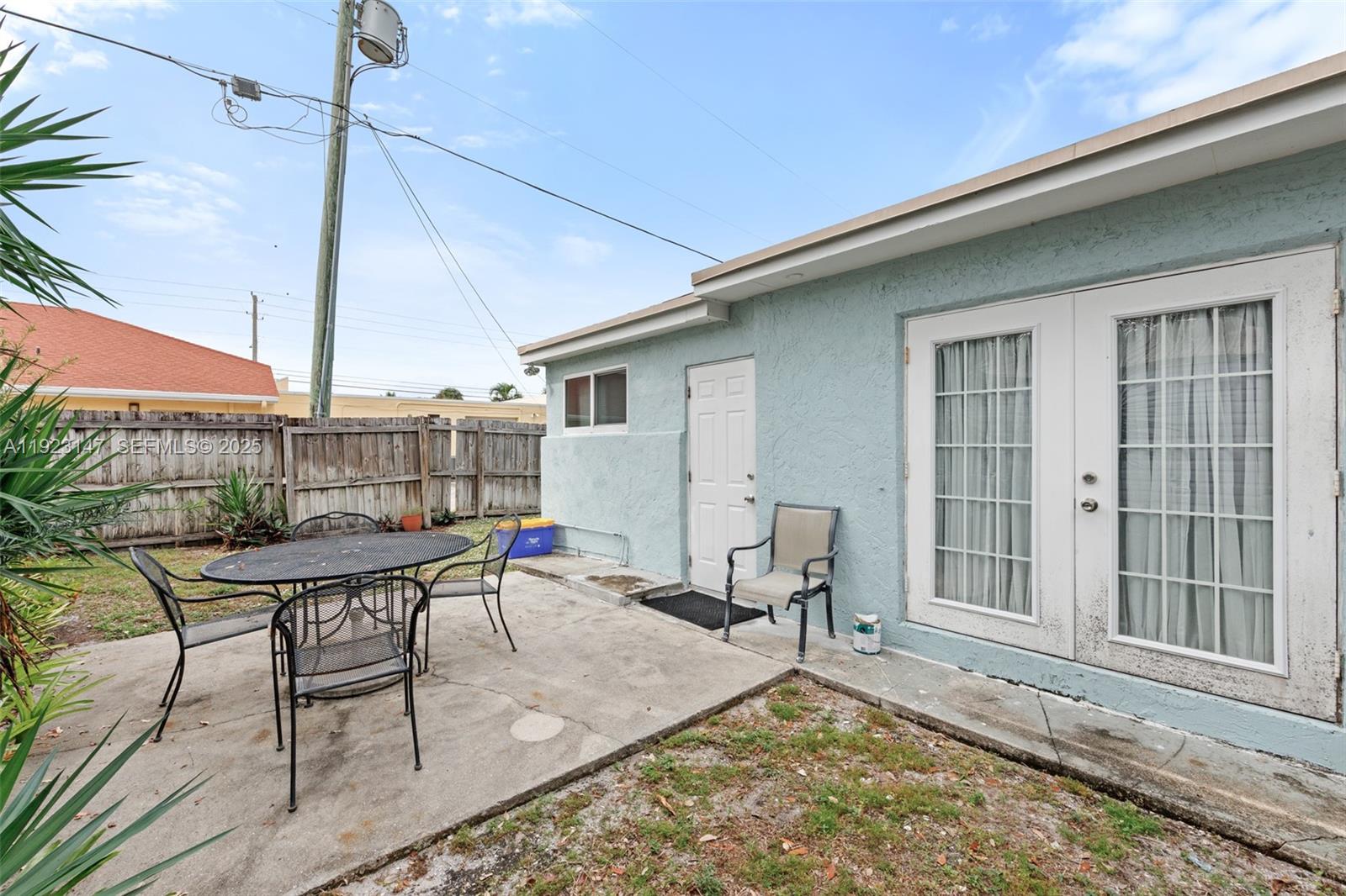 See details / 1928 sq. ft. $ 2025-12-01 0 Photo