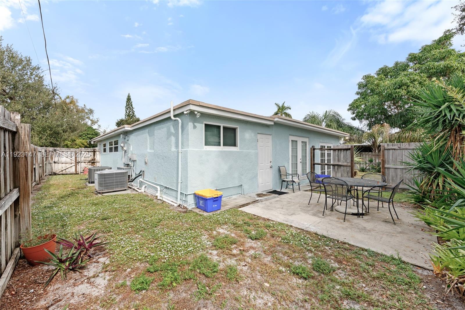 See details / 1928 sq. ft. $ 2025-12-01 0 Photo