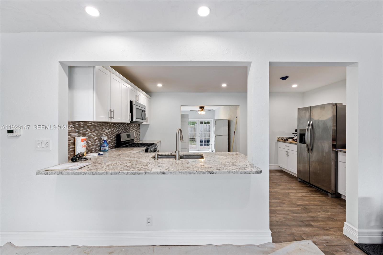 See details / 1928 sq. ft. $ 2025-12-01 0 Photo