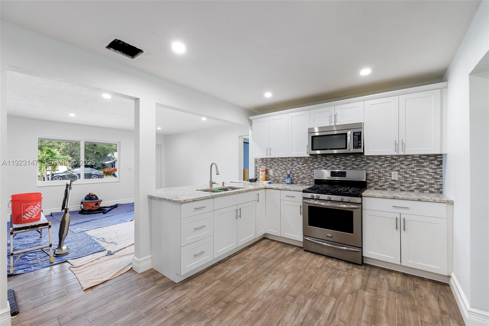 See details / 1928 sq. ft. $ 2025-12-01 0 Photo