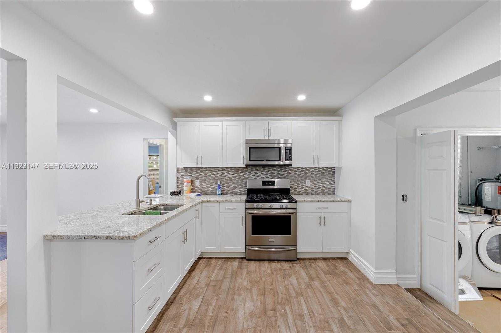 See details / 1928 sq. ft. $ 2025-12-01 0 Photo