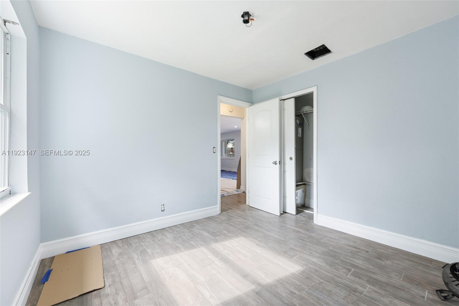 See details / 1928 sq. ft. $ 2025-12-01 0 Photo