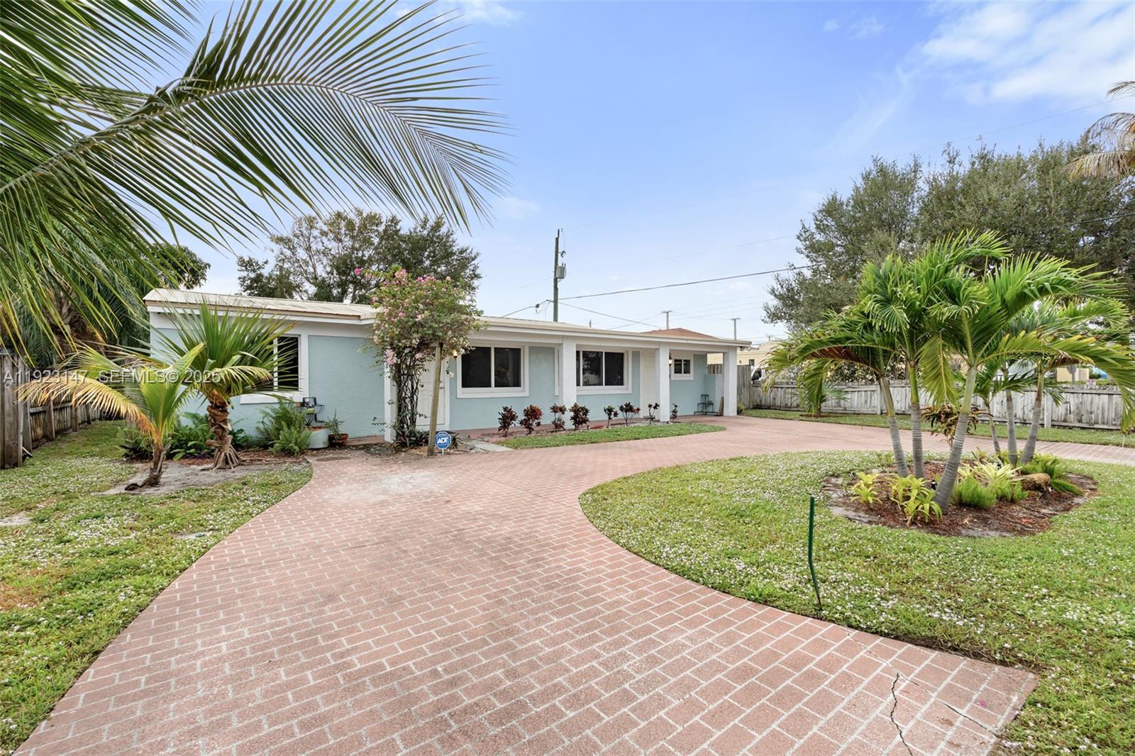 See details / 1928 sq. ft. $ 2025-12-01 0 Photo