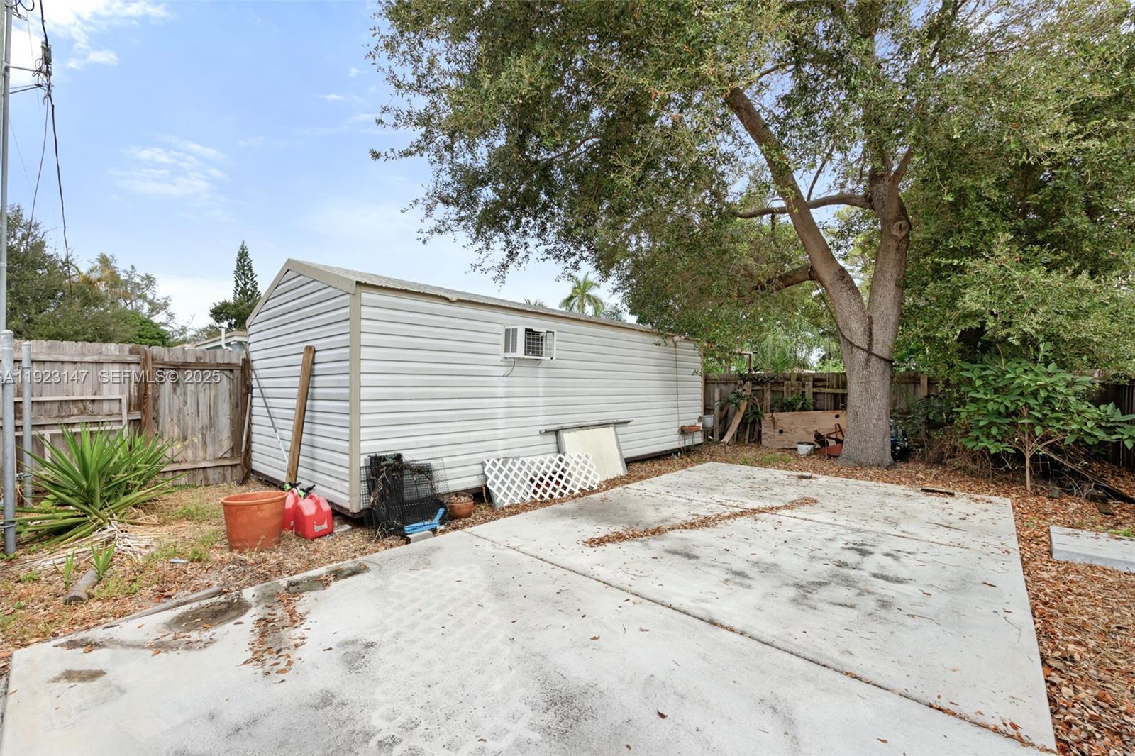 See details / 1928 sq. ft. $ 2025-12-01 0 Photo