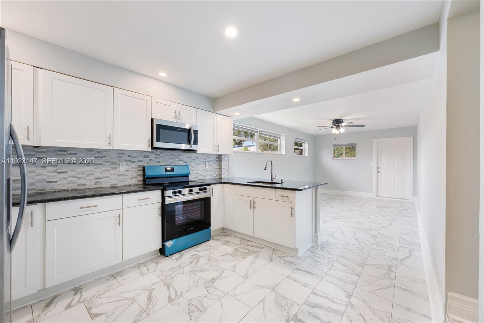 See details / 1928 sq. ft. $ 2025-12-01 0 Photo