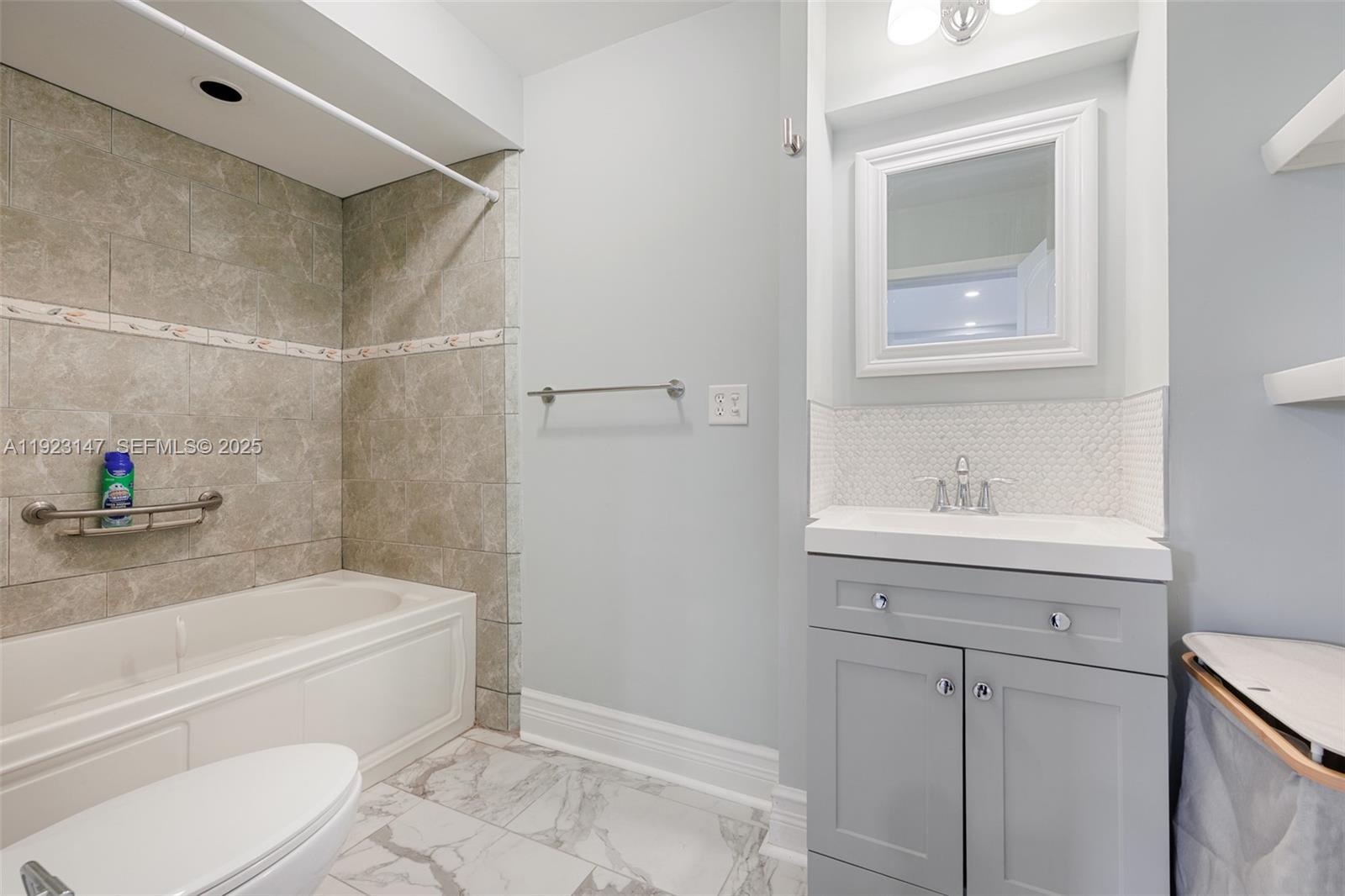 See details / 1928 sq. ft. $ 2025-12-01 0 Photo