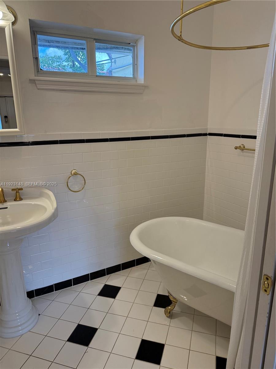   /   sq. ft. $ 2025-12-01 0 Photo