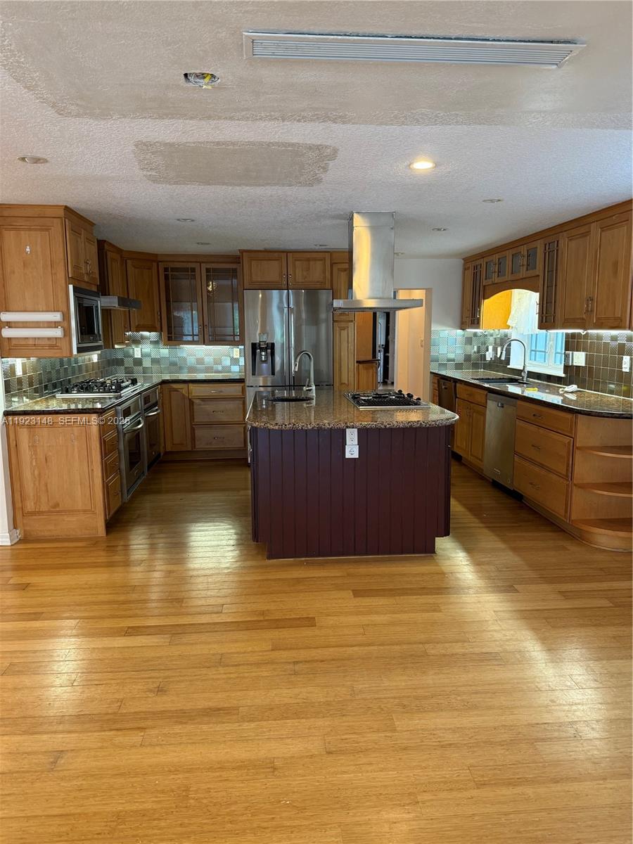   /   sq. ft. $ 2025-12-01 0 Photo