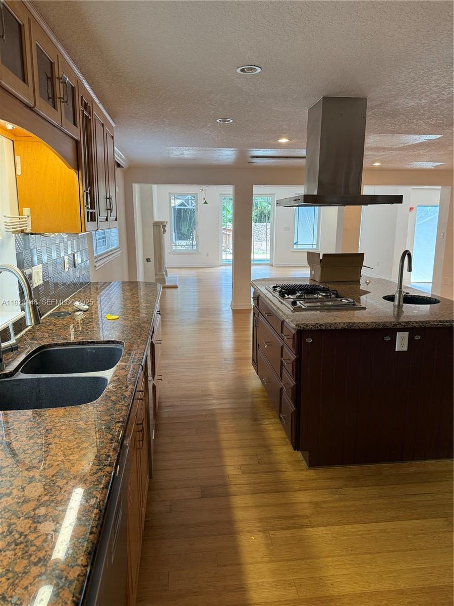   /   sq. ft. $ 2025-12-01 0 Photo