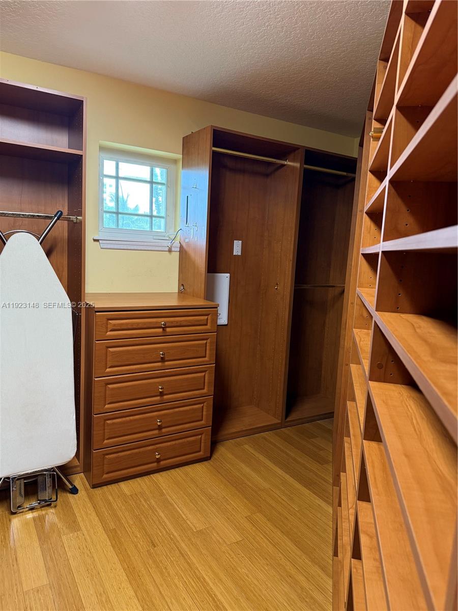   /   sq. ft. $ 2025-12-01 0 Photo