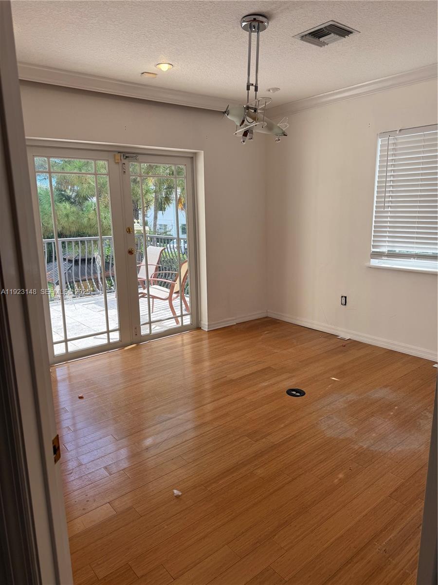   /   sq. ft. $ 2025-12-01 0 Photo