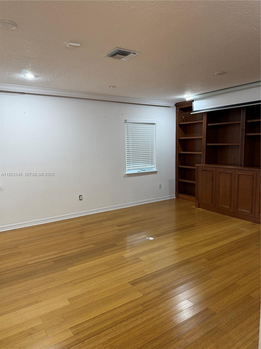   /   sq. ft. $ 2025-12-01 0 Photo