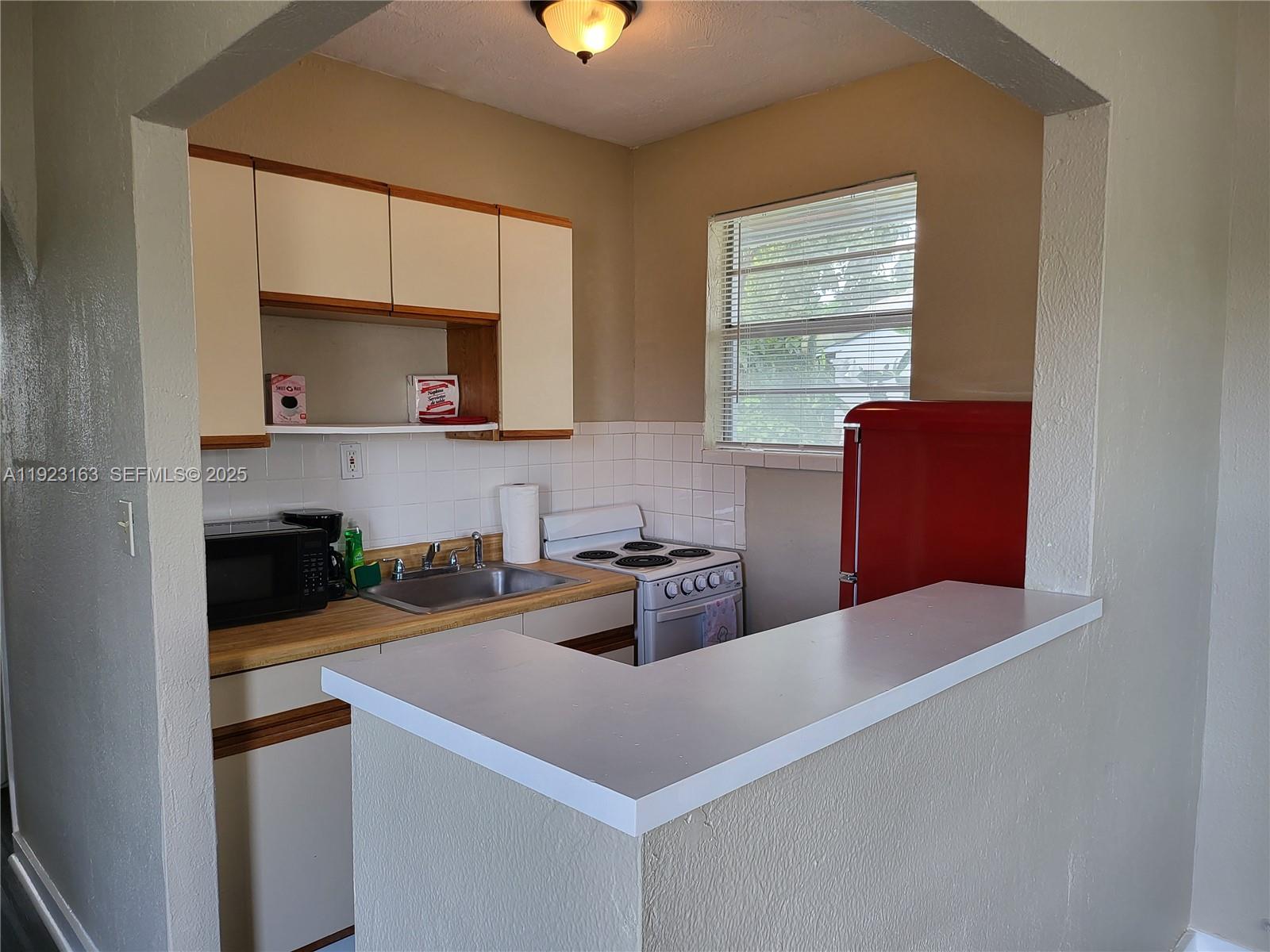 See details / 986 sq. ft. $ 2025-12-01 0 Photo