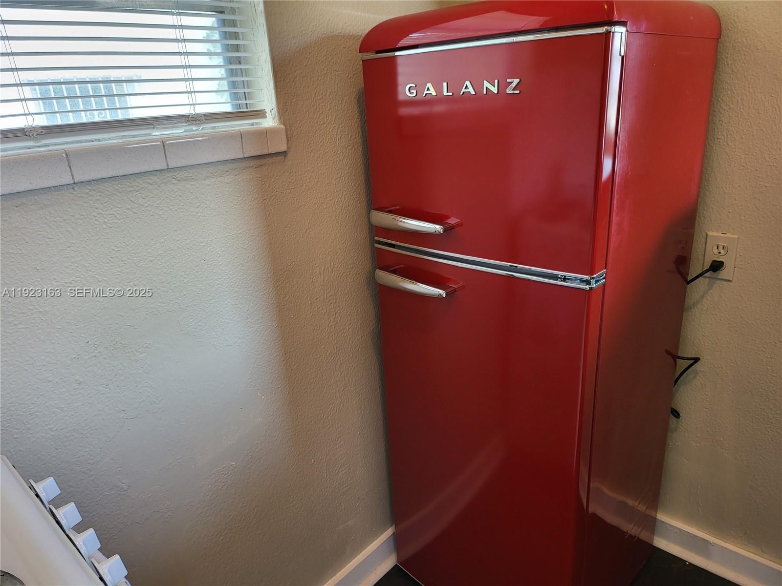 See details / 986 sq. ft. $ 2025-12-01 0 Photo