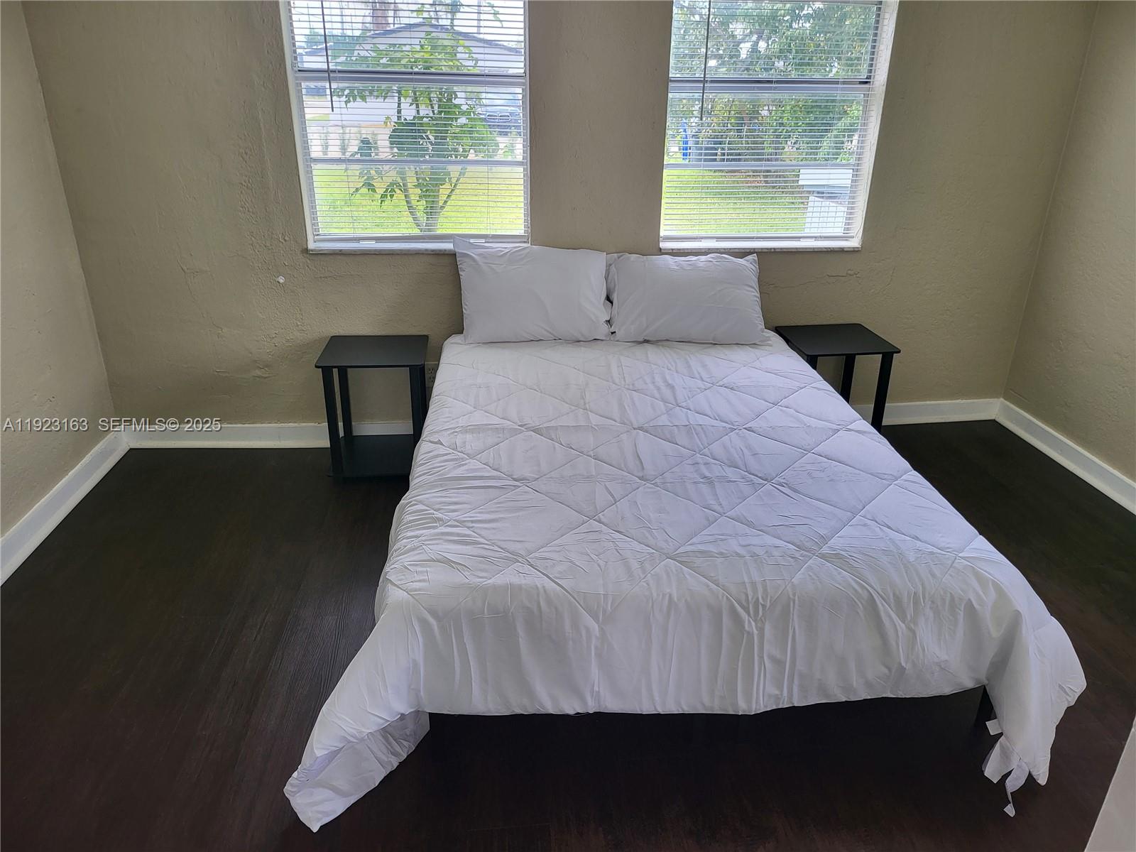 See details / 986 sq. ft. $ 2025-12-01 0 Photo