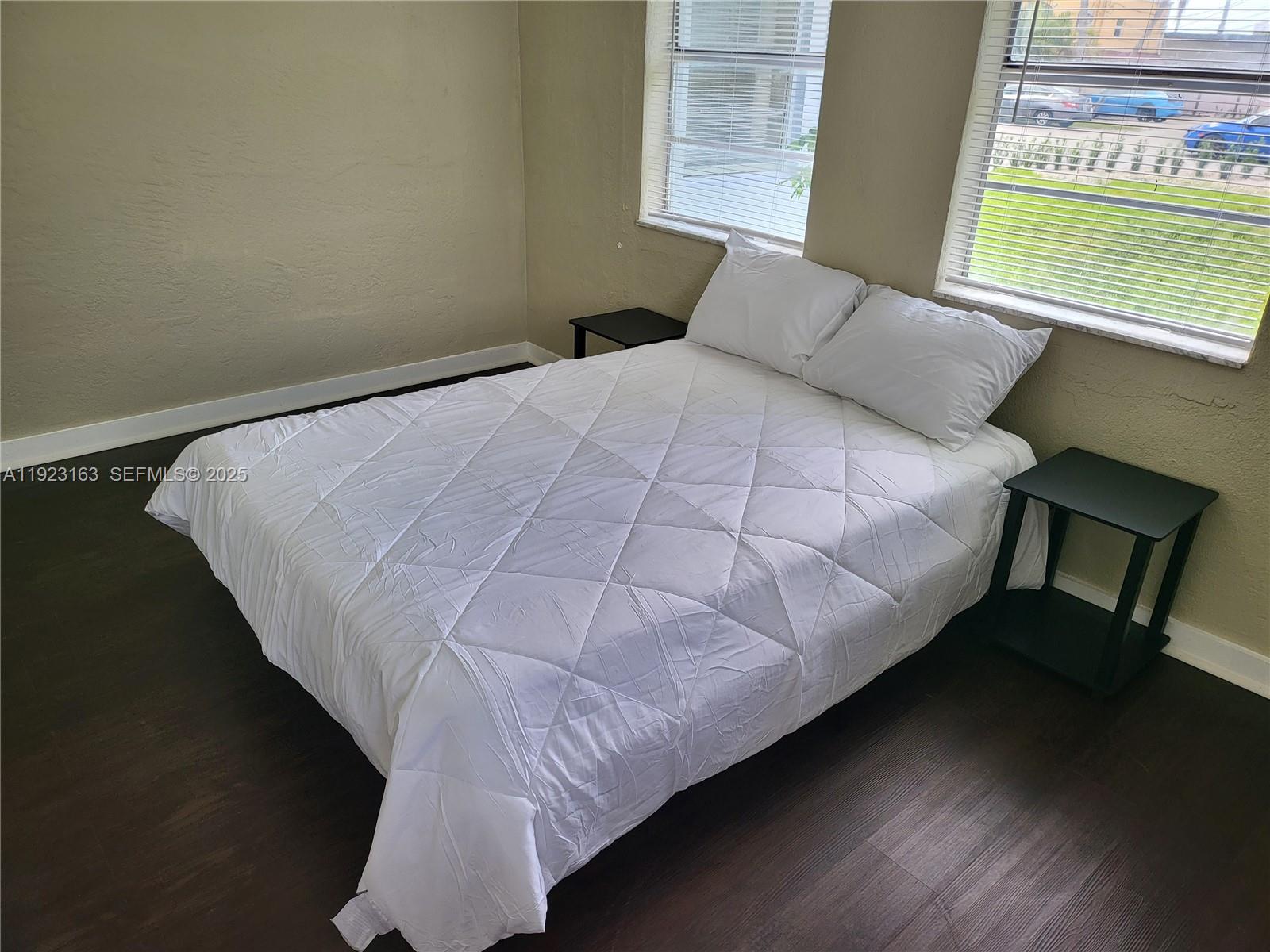 See details / 986 sq. ft. $ 2025-12-01 0 Photo