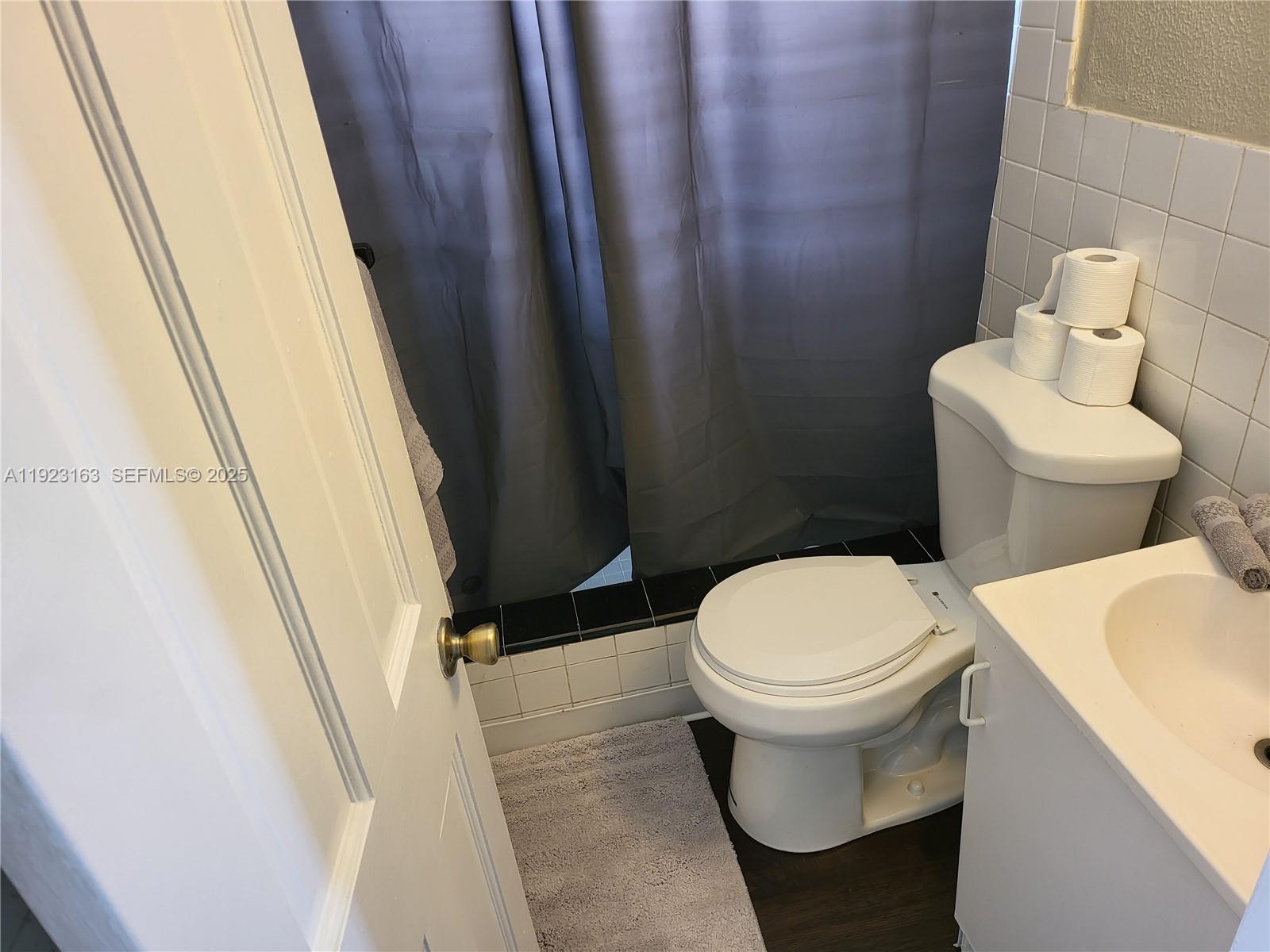 See details / 986 sq. ft. $ 2025-12-01 0 Photo