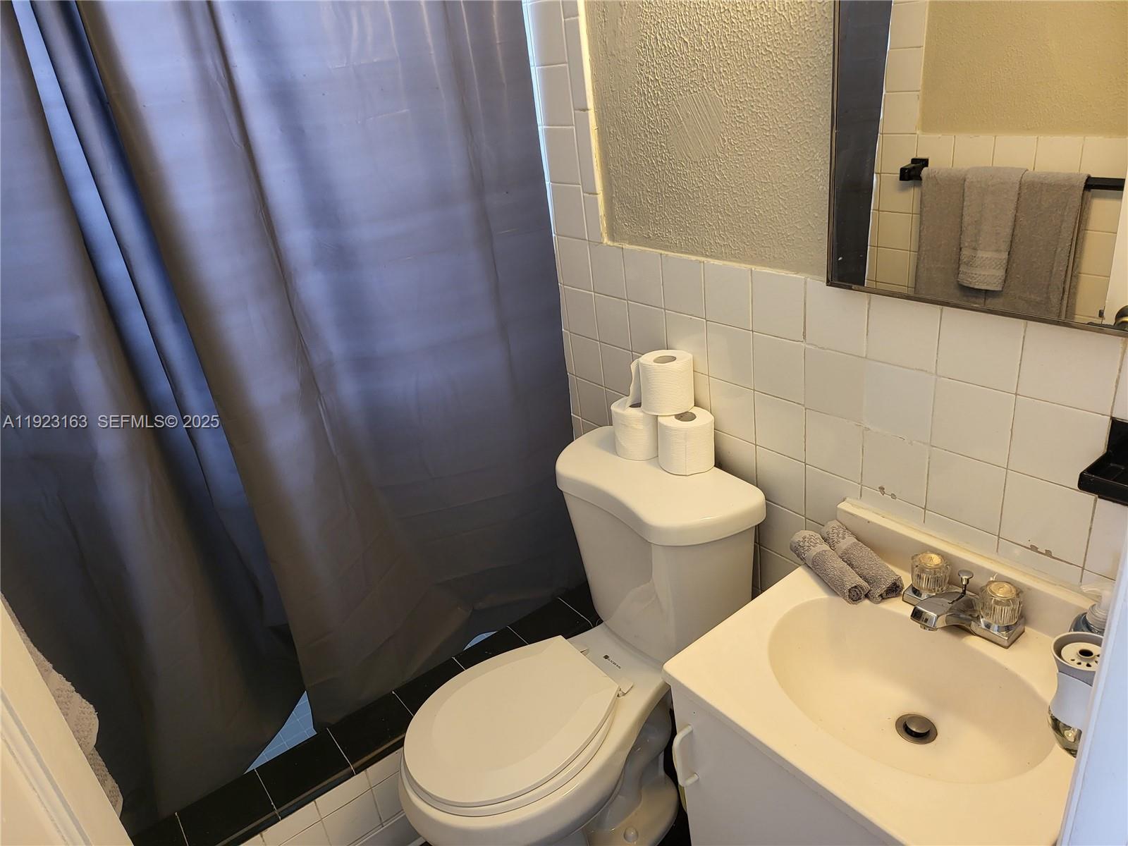 See details / 986 sq. ft. $ 2025-12-01 0 Photo