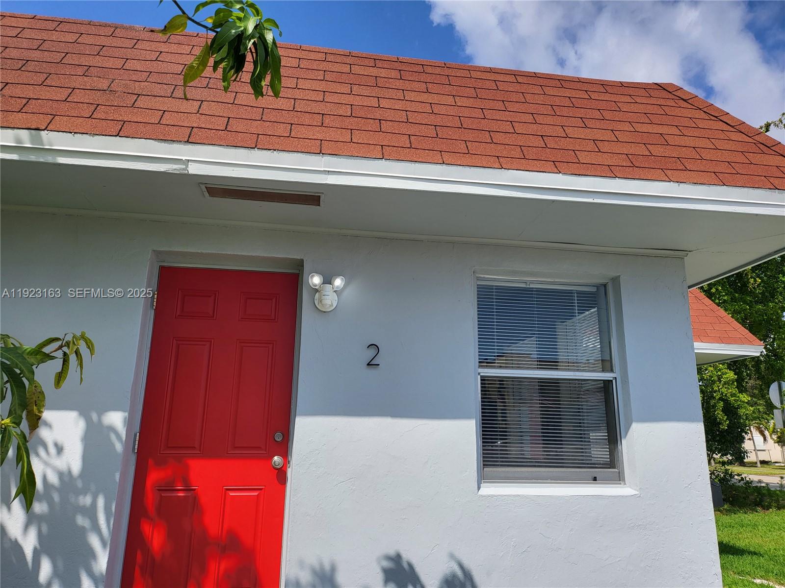 See details / 986 sq. ft. $ 2025-12-01 0 Photo