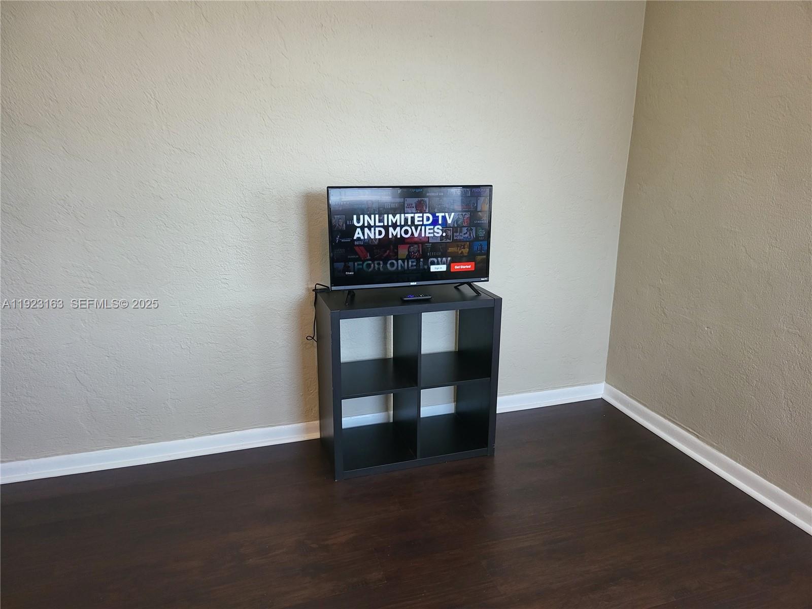 See details / 986 sq. ft. $ 2025-12-01 0 Photo