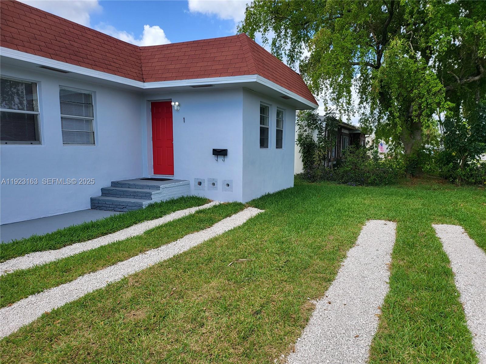 See details / 986 sq. ft. $ 2025-12-01 0 Photo