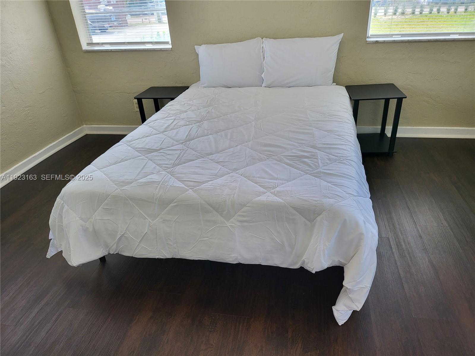 See details / 986 sq. ft. $ 2025-12-01 0 Photo