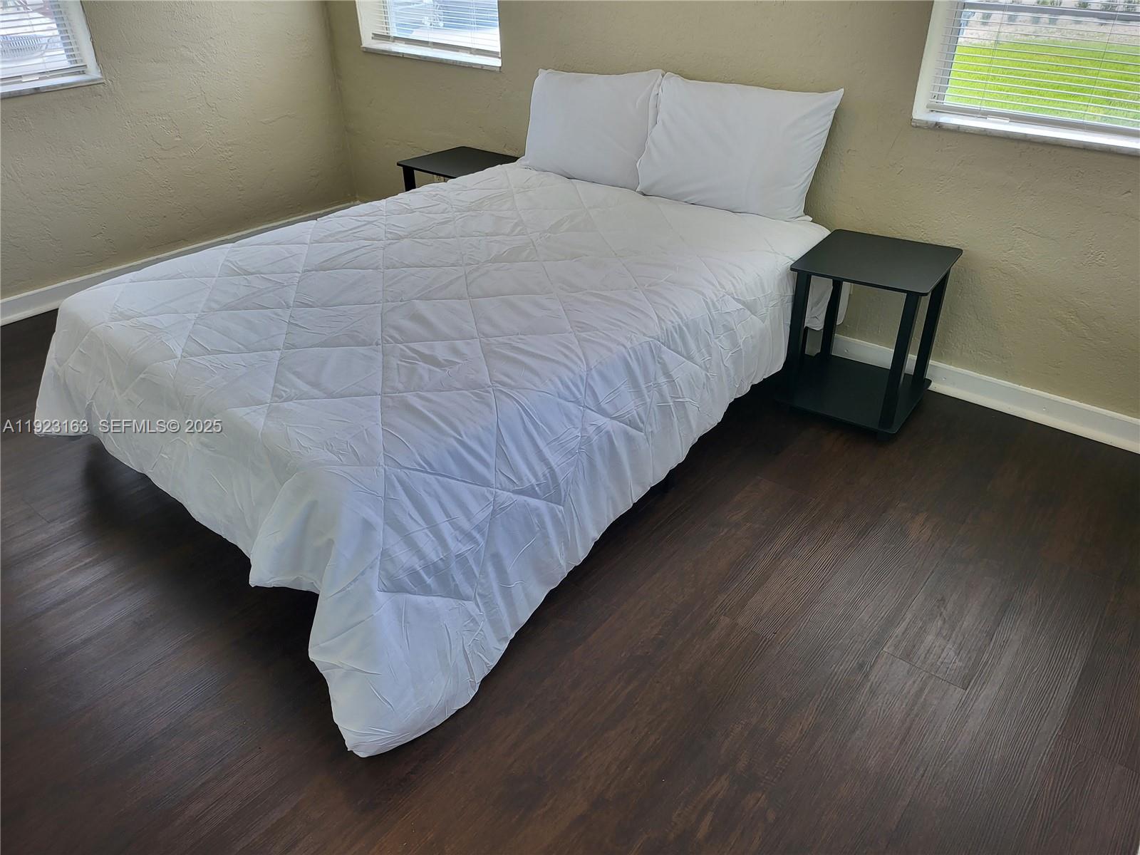 See details / 986 sq. ft. $ 2025-12-01 0 Photo