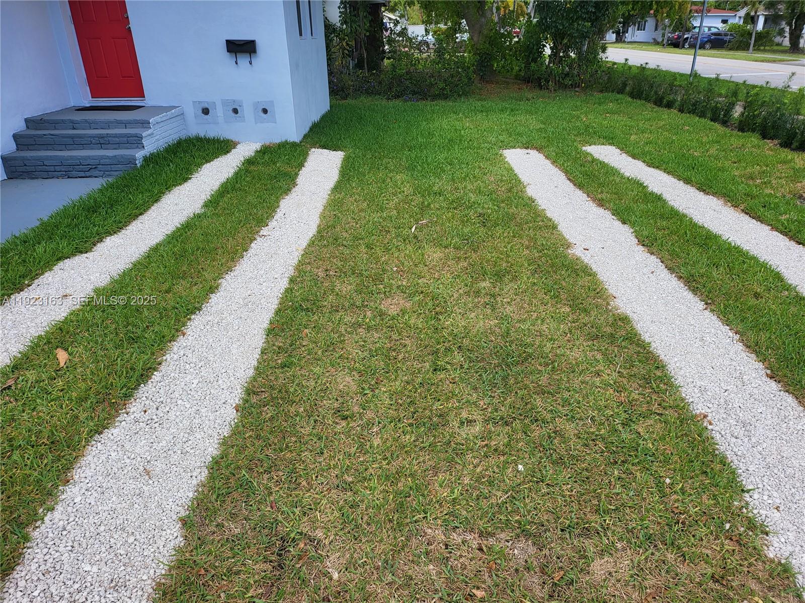 See details / 986 sq. ft. $ 2025-12-01 0 Photo