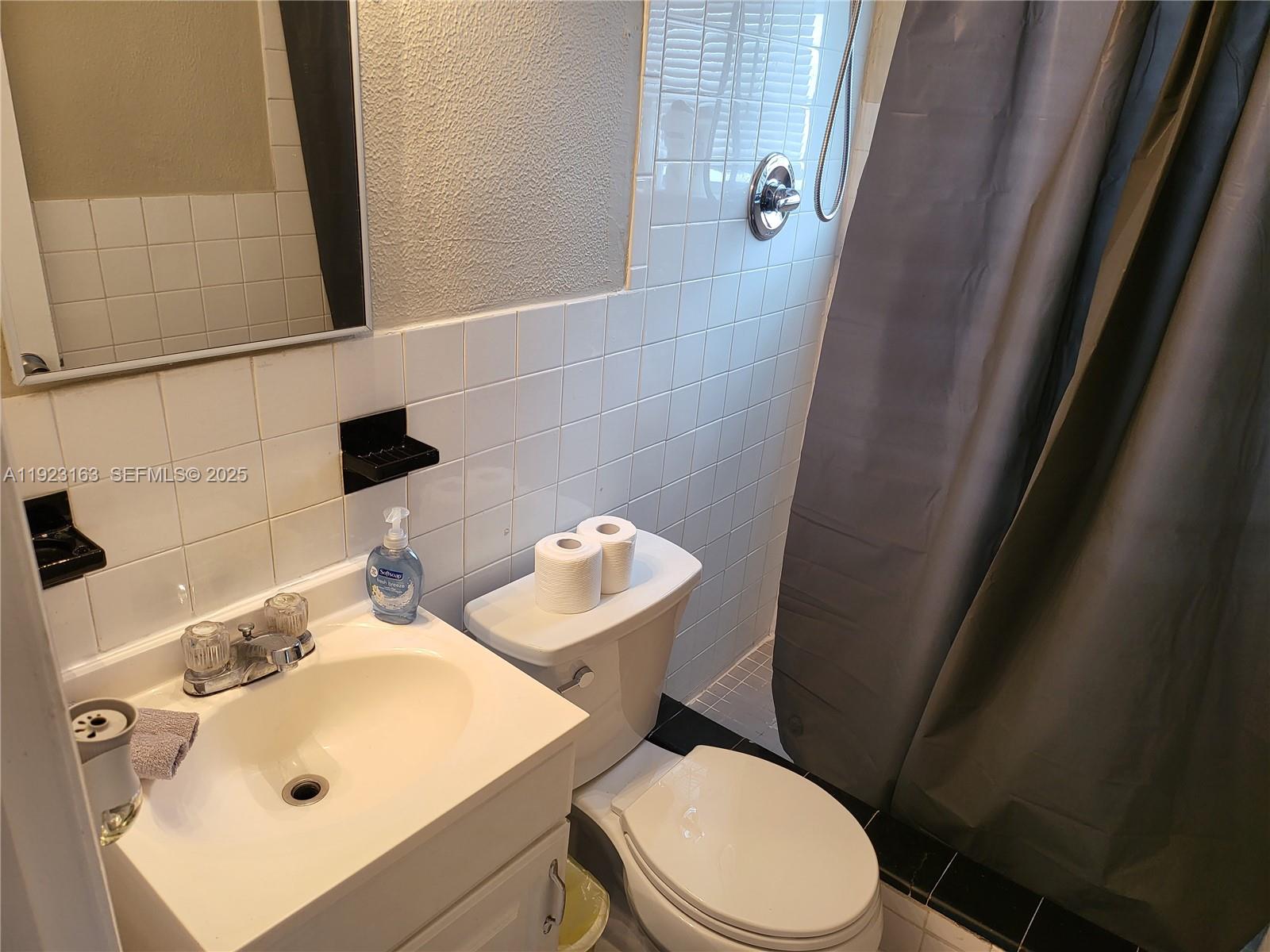 See details / 986 sq. ft. $ 2025-12-01 0 Photo