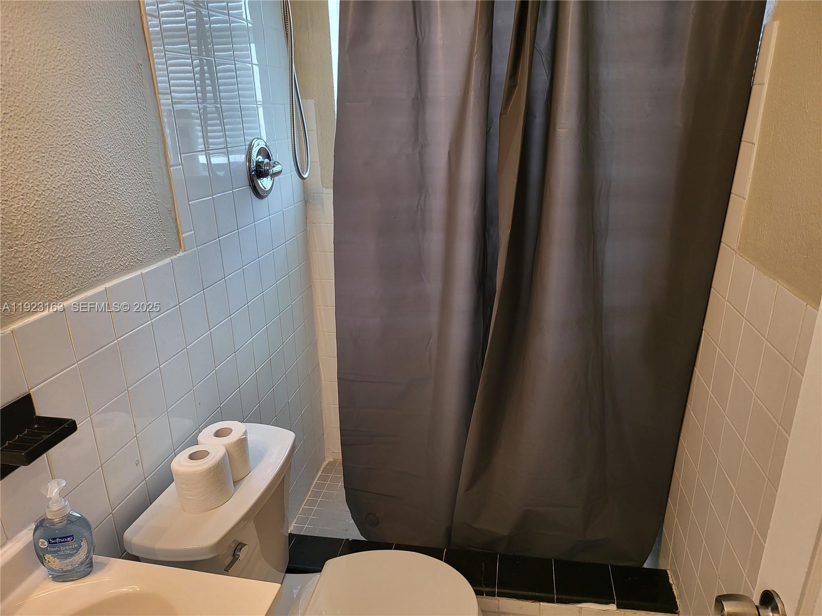 See details / 986 sq. ft. $ 2025-12-01 0 Photo