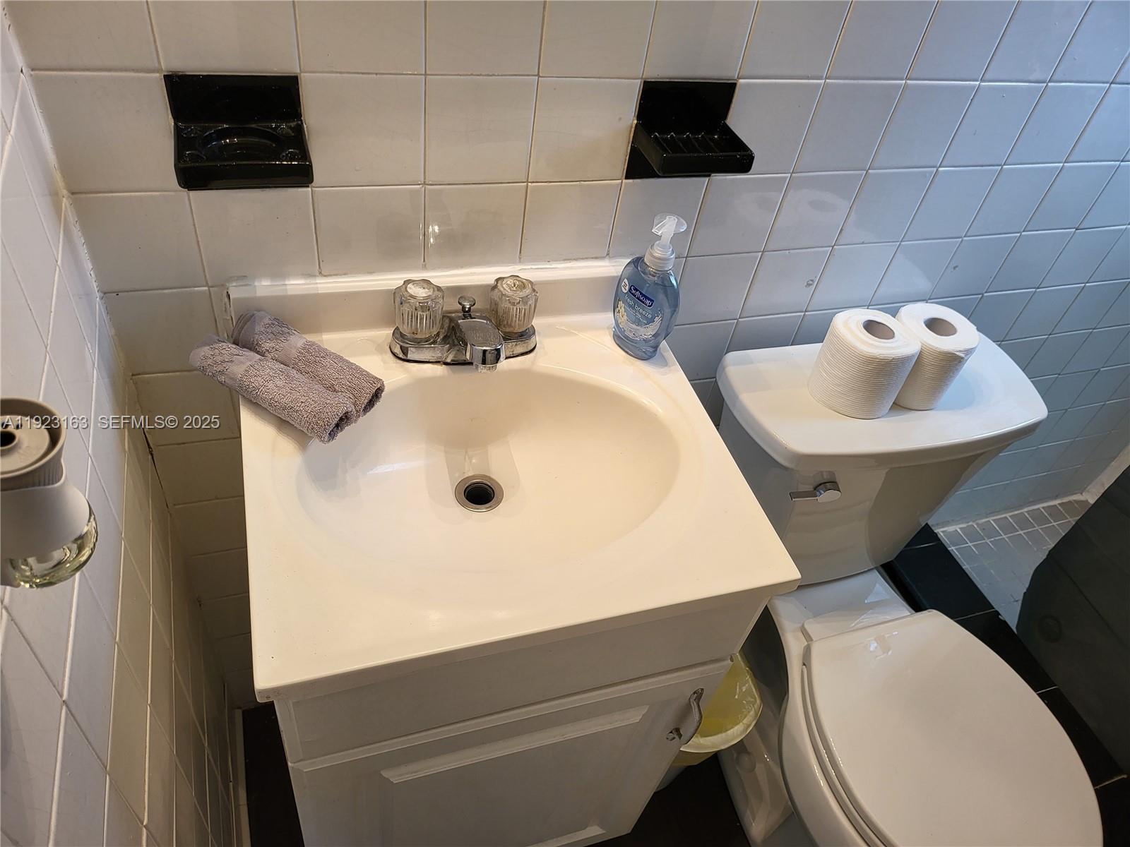 See details / 986 sq. ft. $ 2025-12-01 0 Photo