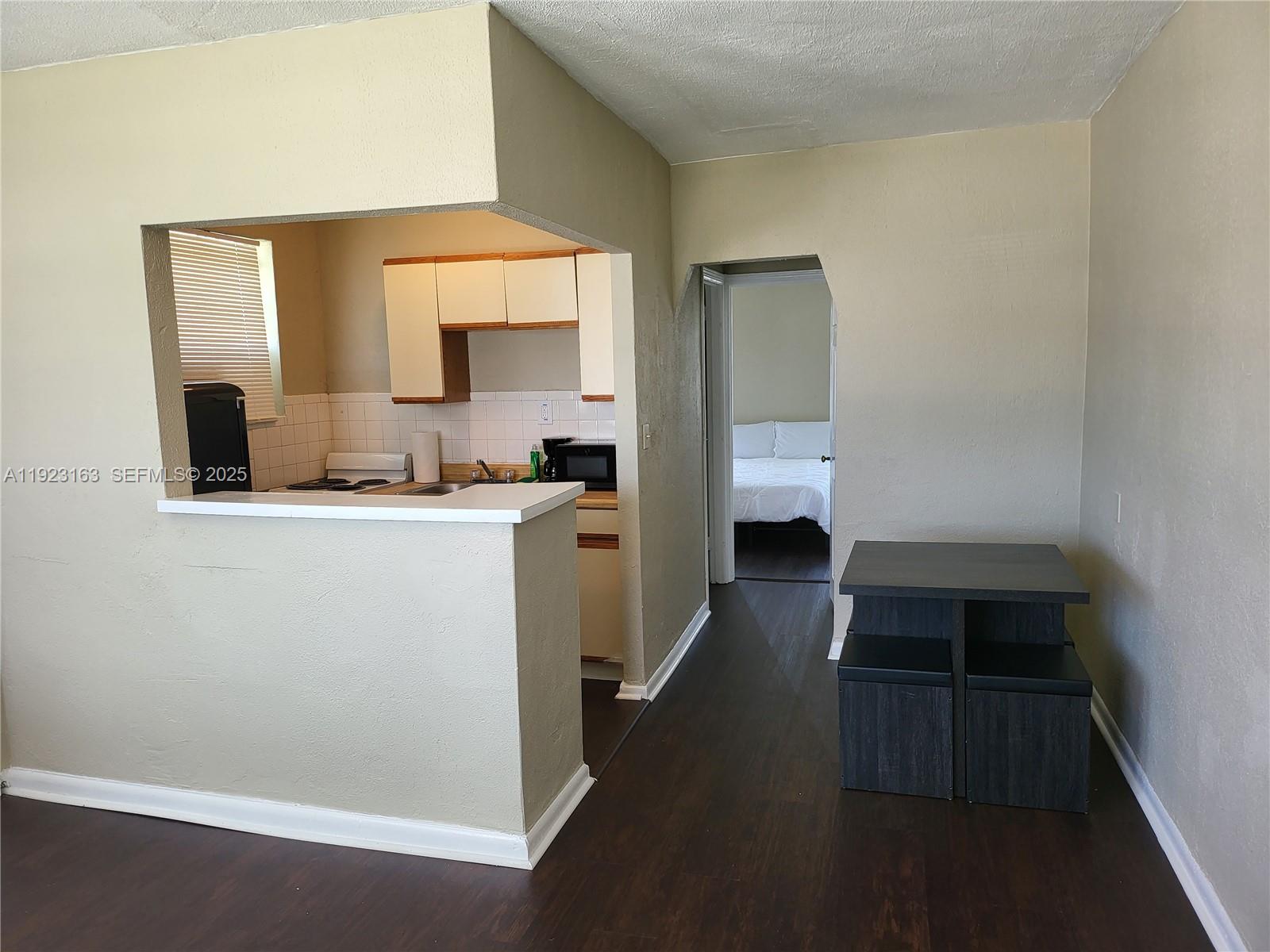 See details / 986 sq. ft. $ 2025-12-01 0 Photo