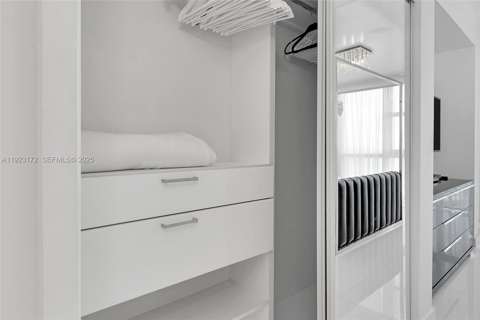 1002 2 / 3 1499 sq. ft. $ 2025-12-01 0 foto