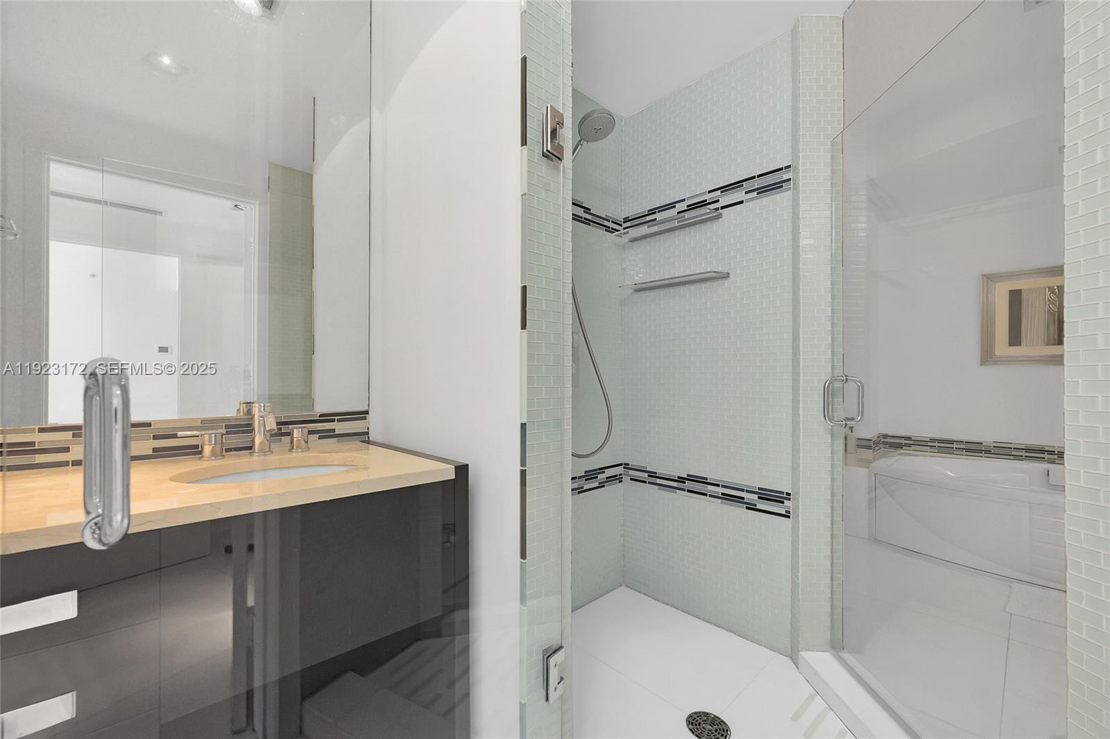 1002 2 / 3 1499 sq. ft. $ 2025-12-01 0 foto