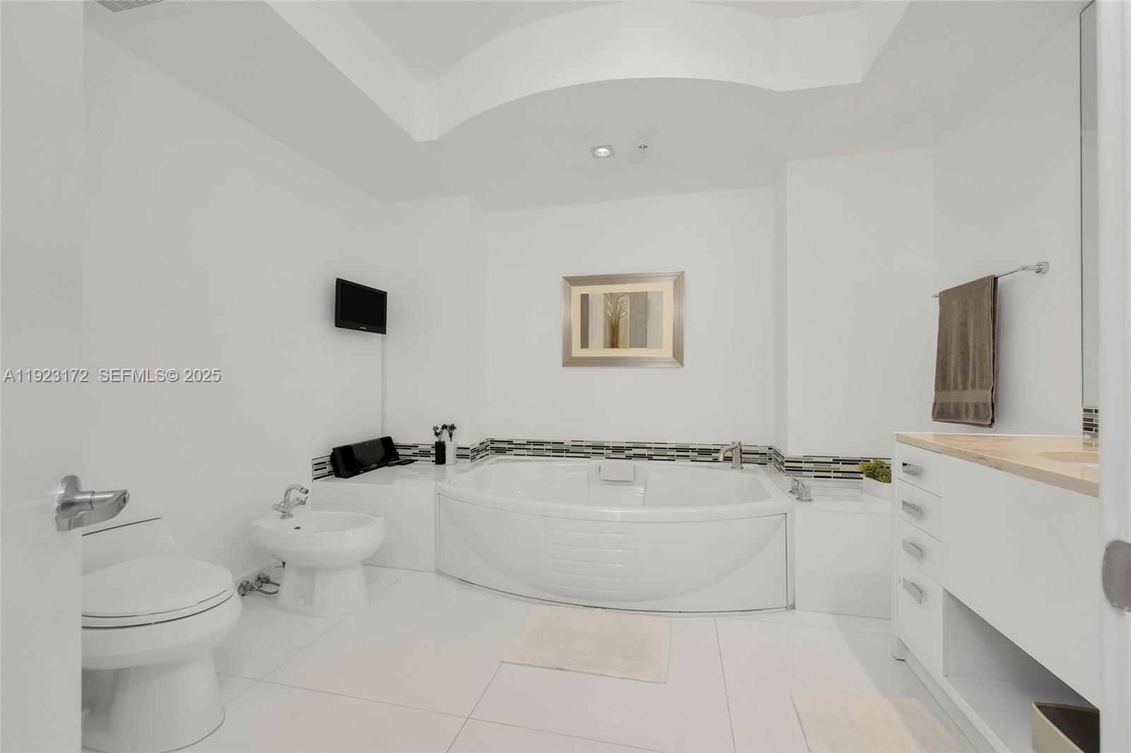 1002 2 / 3 1499 sq. ft. $ 2025-12-01 0 foto