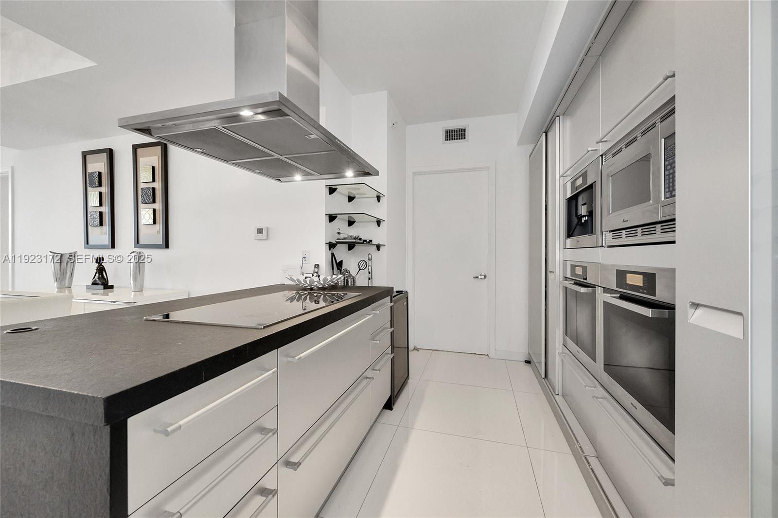 1002 2 / 3 1499 sq. ft. $ 2025-12-01 0 foto