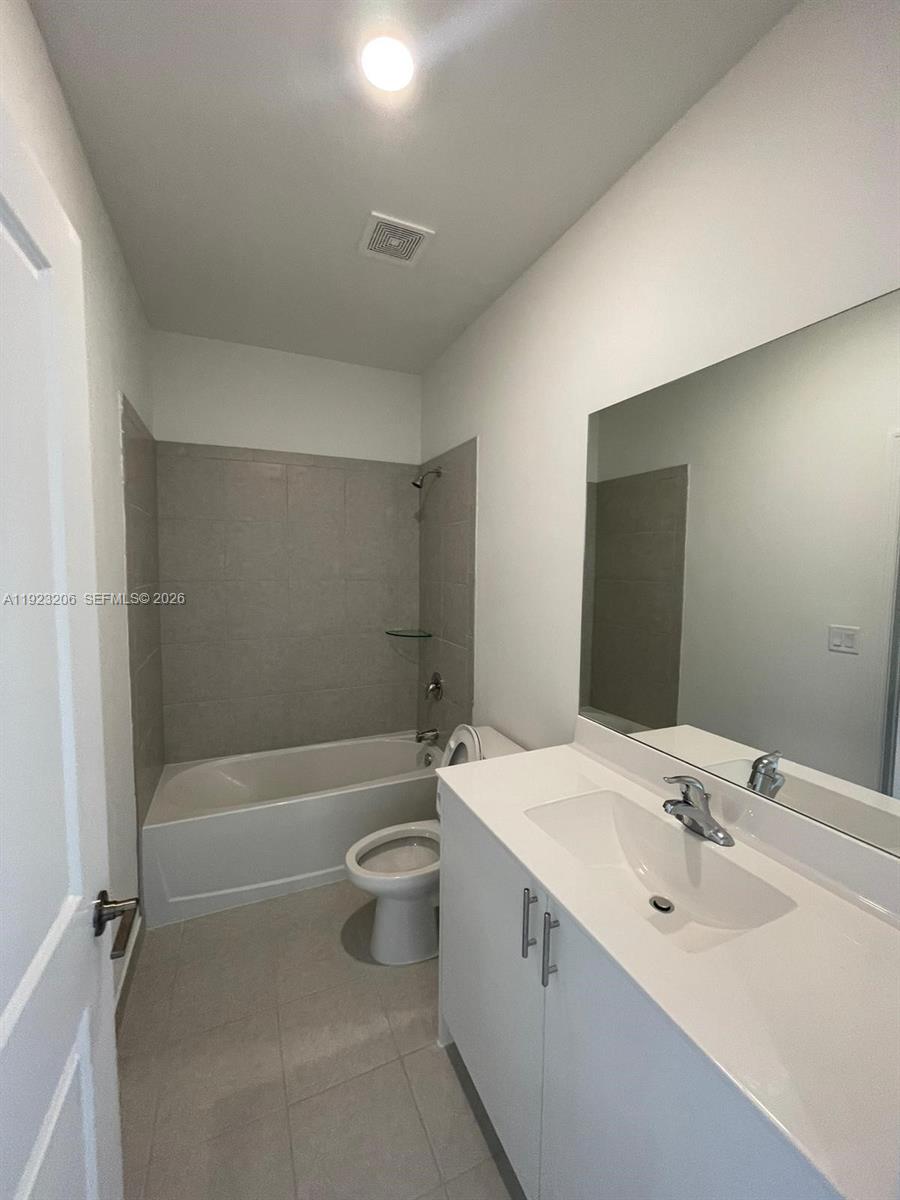 See details 11764 3 / 3 1328 sq. ft. $ 2026-06-12 0 Photo