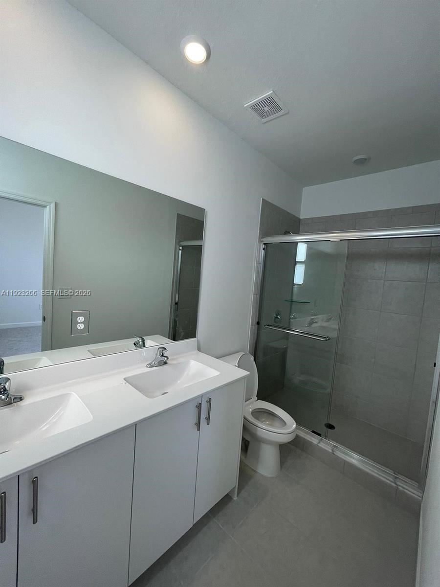 See details 11764 3 / 3 1328 sq. ft. $ 2026-06-12 0 Photo