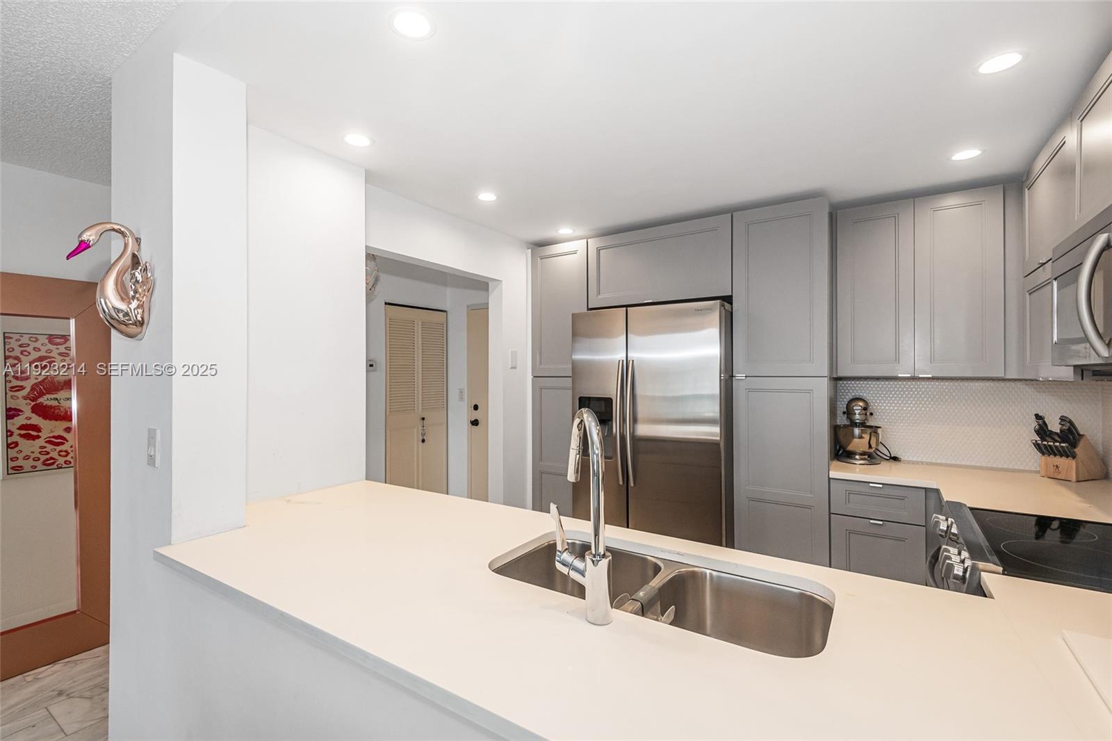 Photo of 401 14th Ave #705, Hallandale Beach, Florida, 33009 -