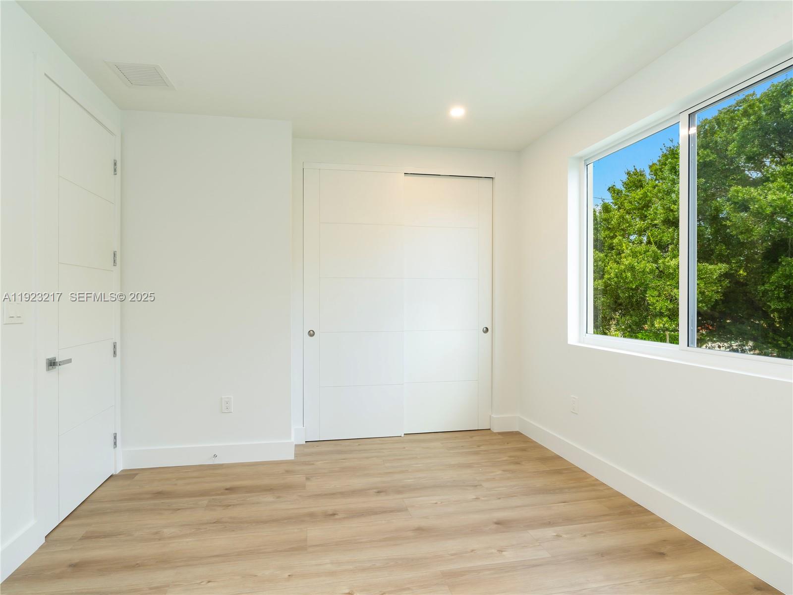 Подробнее / 2321 кв.футов $ 2025-12-01 0 Фото