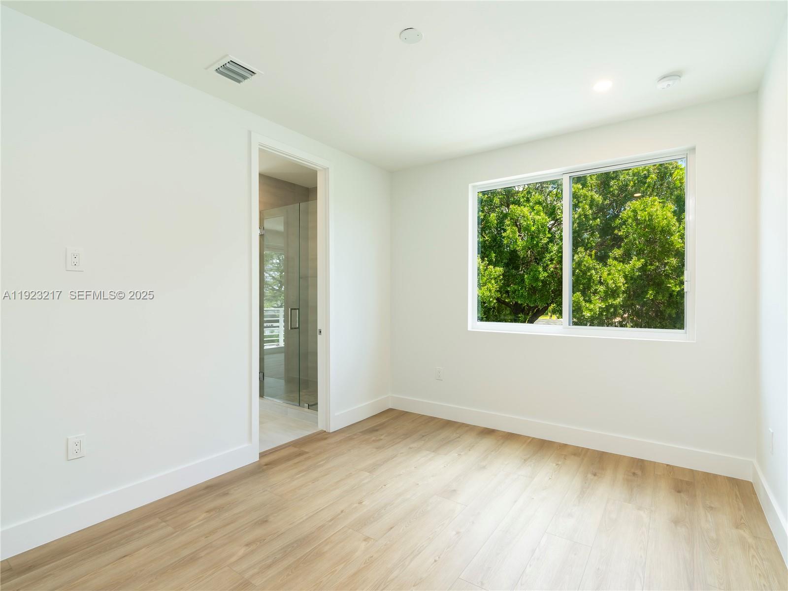 Подробнее / 2321 кв.футов $ 2025-12-01 0 Фото