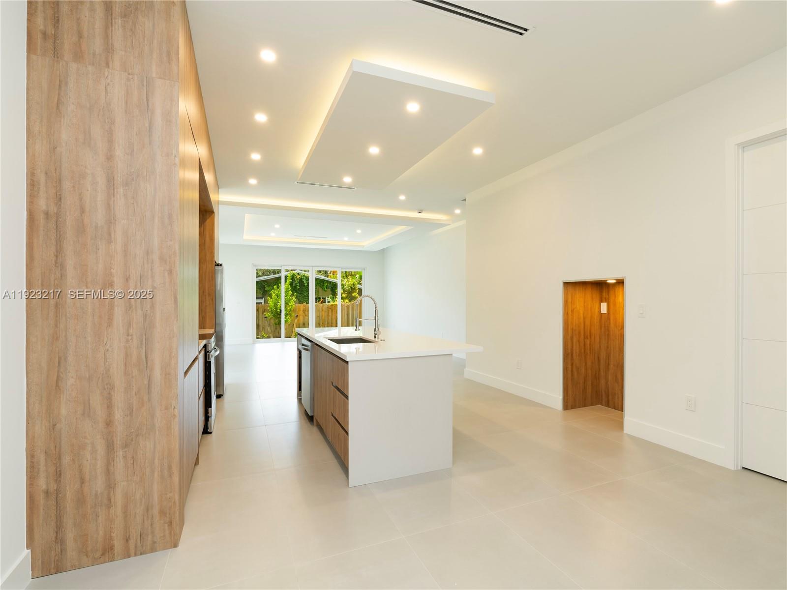 Подробнее / 2321 кв.футов $ 2025-12-01 0 Фото