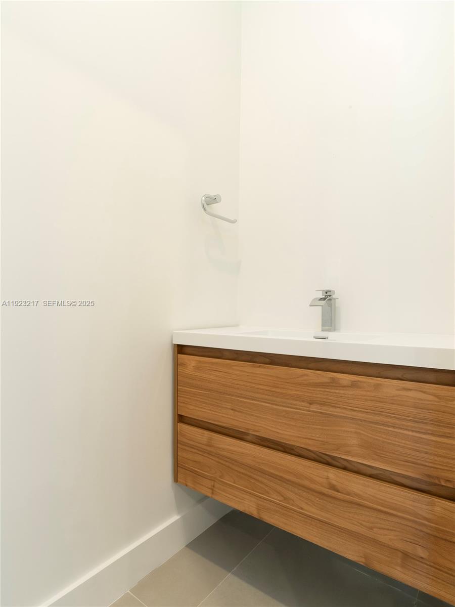 Подробнее / 2321 кв.футов $ 2025-12-01 0 Фото