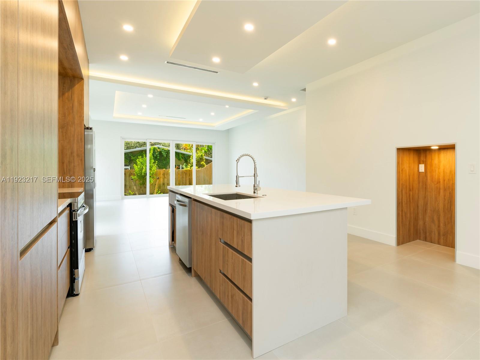 Подробнее / 2321 кв.футов $ 2025-12-01 0 Фото