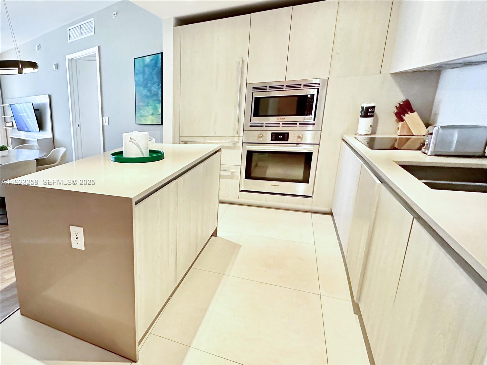 See details 2306 2 / 2 1129 sq. ft. $ 2025-12-01 0 Photo