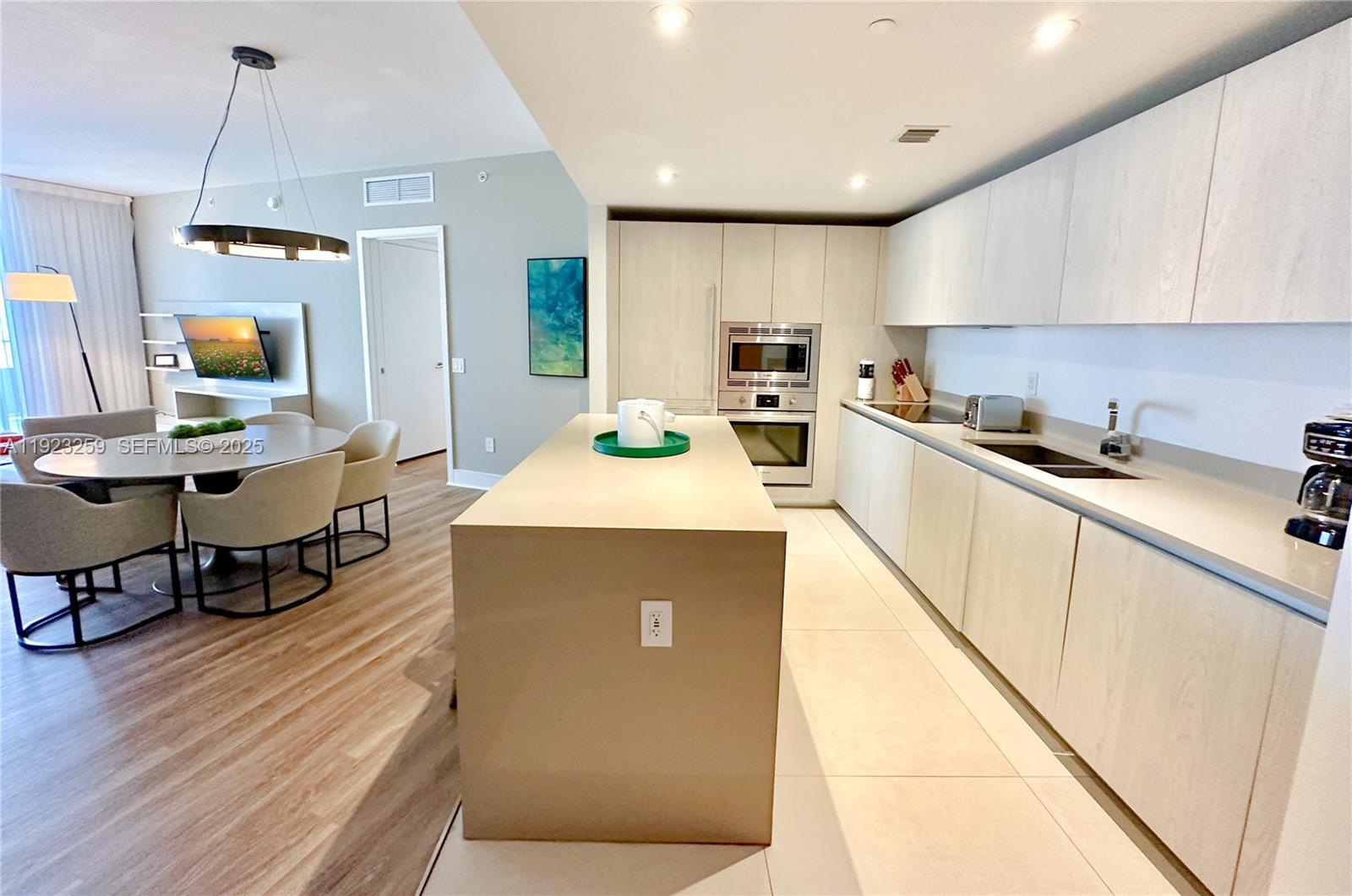 See details 2306 2 / 2 1129 sq. ft. $ 2025-12-01 0 Photo