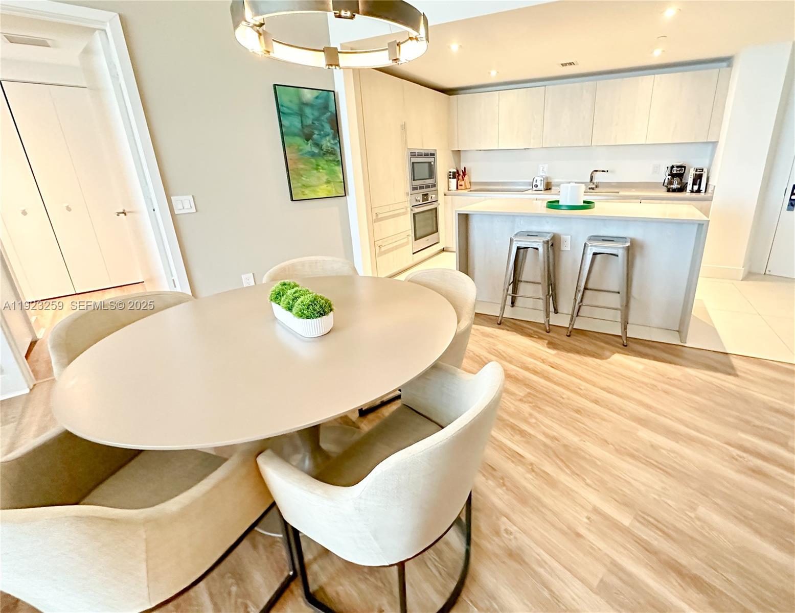 See details 2306 2 / 2 1129 sq. ft. $ 2025-12-01 0 Photo