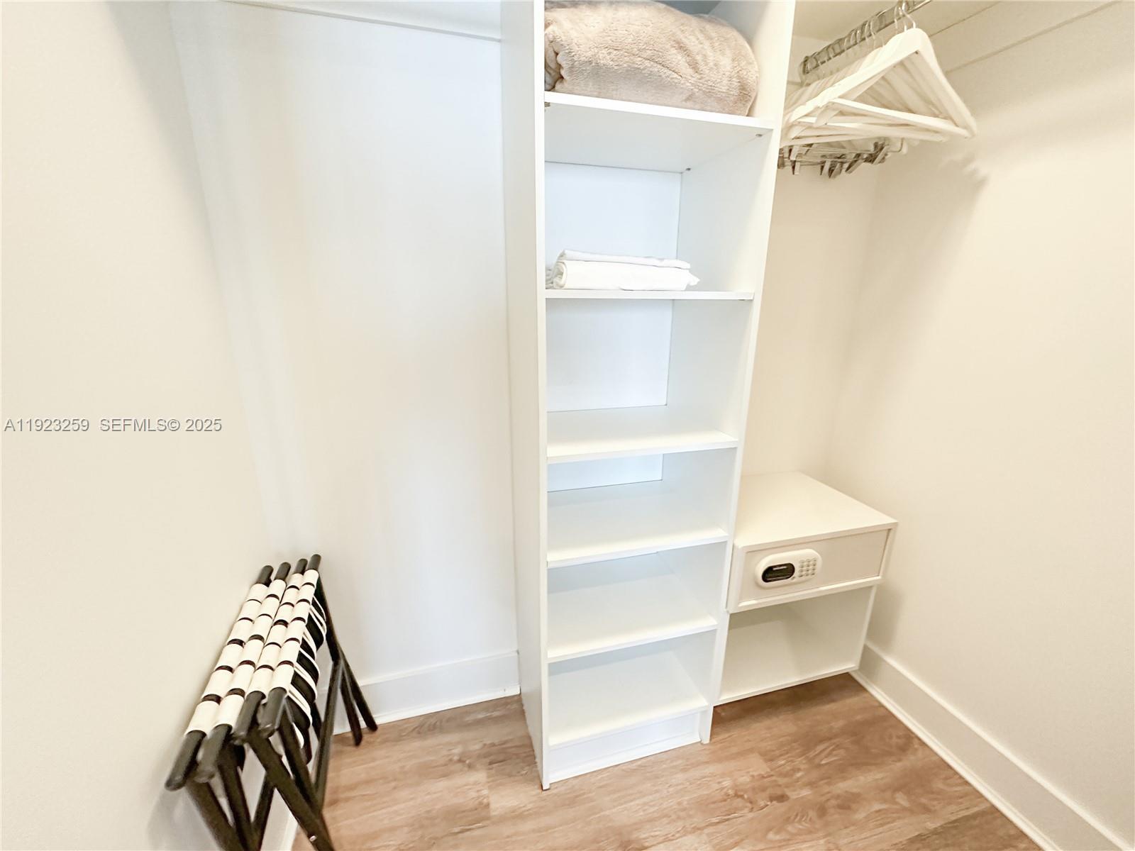 See details 2306 2 / 2 1129 sq. ft. $ 2025-12-01 0 Photo