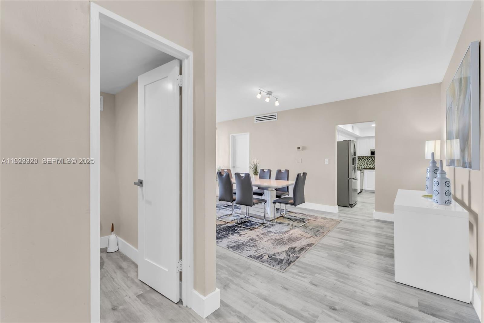 Photo of 3901 Ocean Dr  #10L, Hollywood, Florida, 33019 - 