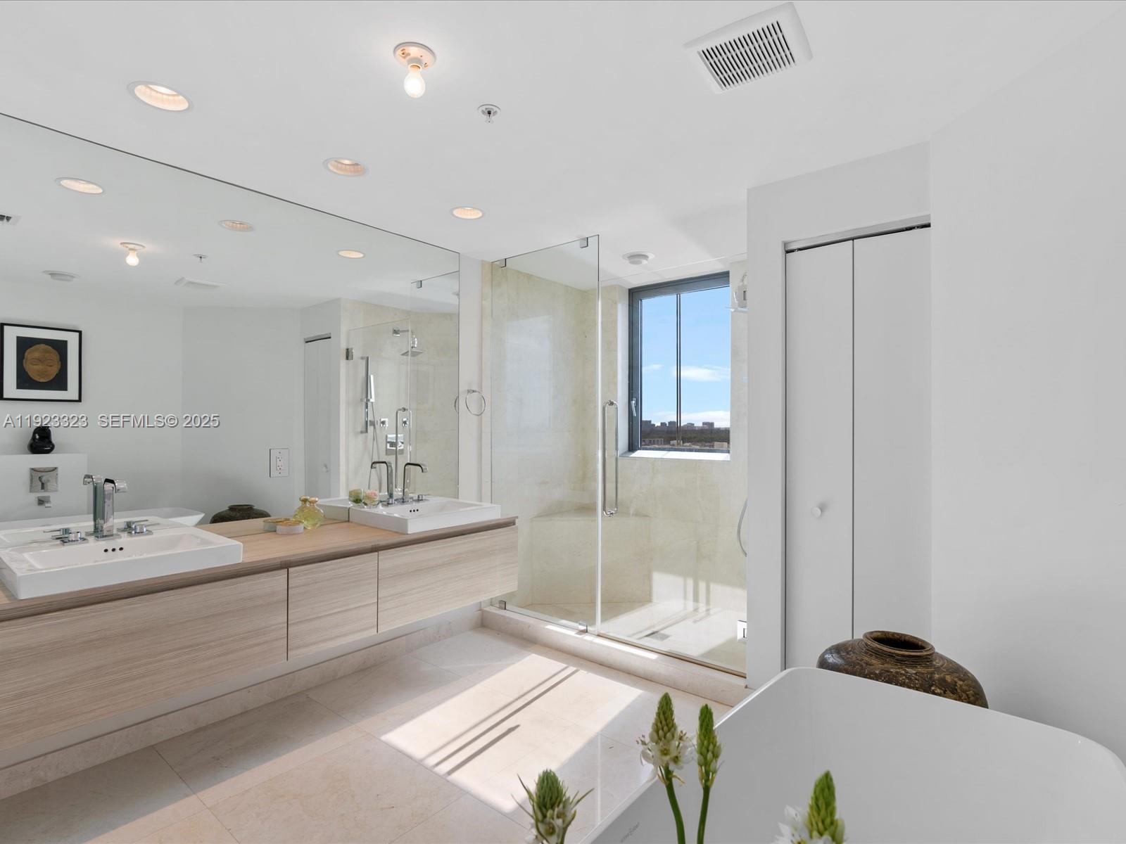Photo of 17111 Biscayne Blvd  #1104, North Miami Beach, Florida, 33160 - 